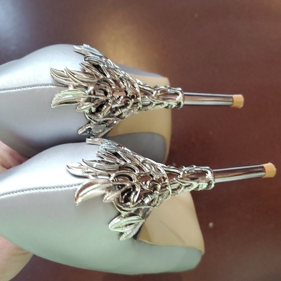 JOEupin Silver Pointed Toe Decorative High 5" Heeled Sz. 6 (36) Shoes - Picture 10 of 16
